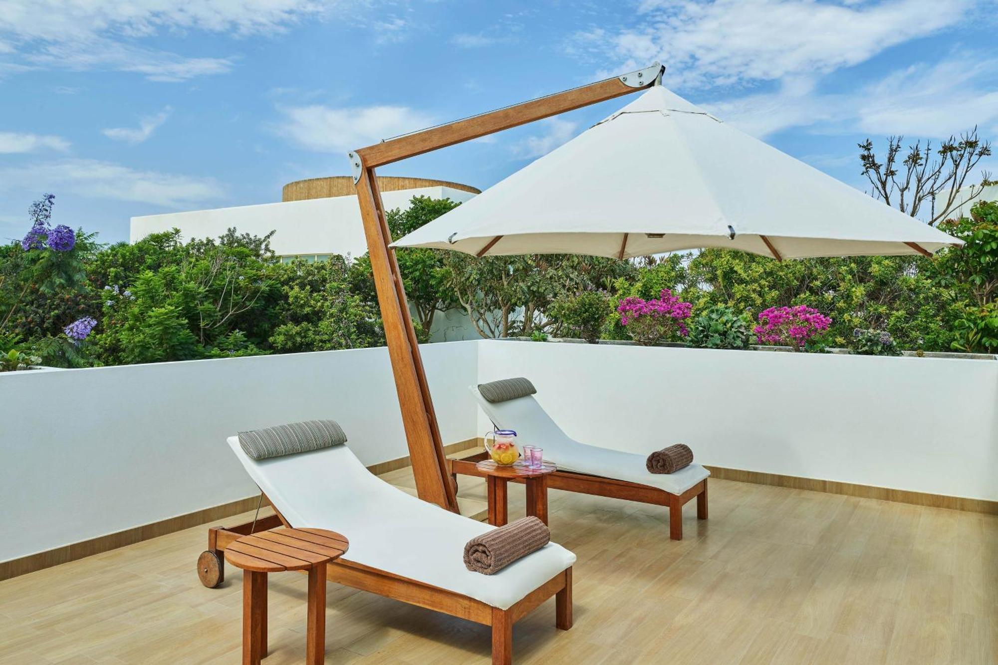 Hotel Paracas, A Luxury Collection Resort, Паракас Екстериор снимка A cantilever umbrella