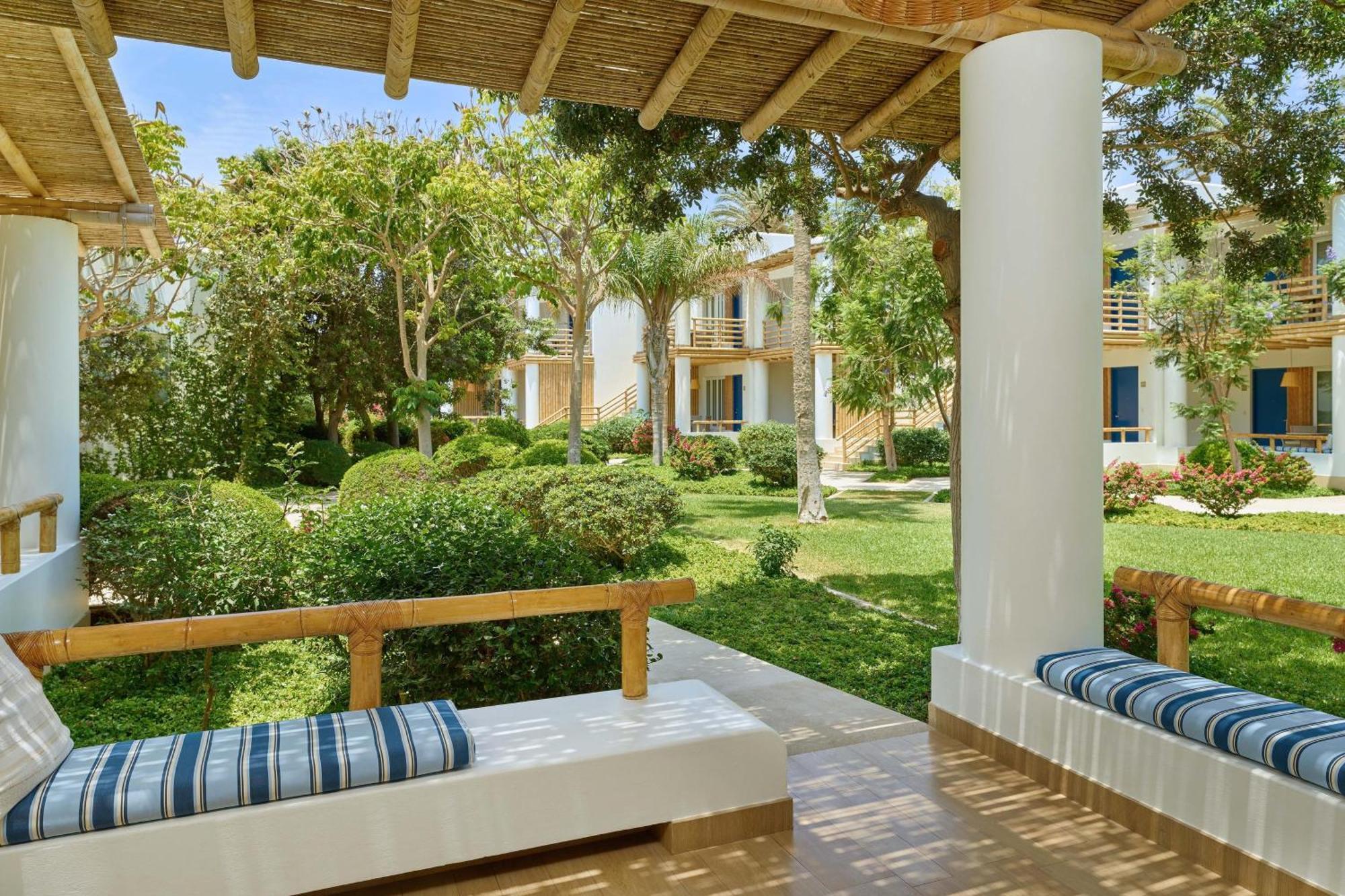 Hotel Paracas, A Luxury Collection Resort, Паракас Екстериор снимка The resort's gardens